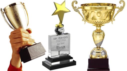 Figürlü Kupalar, Satranç Ödül Kupası, Futbol Ödül Kupası, Basketbol Ödül Kupası, Tenis Ödül Kupası, Masa Tenisi Ödül Kupası, Binicilik Ödül Kupası, At Binicilik Ödül Kupası, Koşu Yarışı Ödül Kupası, Yüzme Ödül Kupası, Paten Ödül Kupası, Bilardo Ödül Kupası, Okçuluk Ödül Kupası, Atıcılık Ödül Kupası, Bale Ödül Kupası, Dans Ödül Kupası, Müzik Ödül Kupası, Bilgi Yarışı Ödül Kupası, Jimnastik Ödül Kupası, Kitap Okuma Ödül Kupası, Yarışma Ödül Kupaları, Yıldız Figürlü Ödül Kupası, Top Figürlü Ödül Kupası, Satranç Taşı Figürlü Ödül Kupası, Atletizm Ödül Kupası, Bowling Ödül Kupası, Briç Ödül Kupası, Dart Ödül Kupası, Golf Ödül Kupası, Hentbol Ödül Kupası, Judo Ödül Kupası, Karate Ödül Kupası, Boks Ödül Kupası, Mezuniyet Ödül Kupası, Yelken Ödül Kupası, Sörf Ödül Kupası, Kano Ödül Kupası, Bisiklet Yarışı Ödül Kupası, Medya Ödül Kupası, Fenomen Ödül Kupası, Ay Yıldız Ödül Kupası, Kitap Figürlü Ödül Kupası