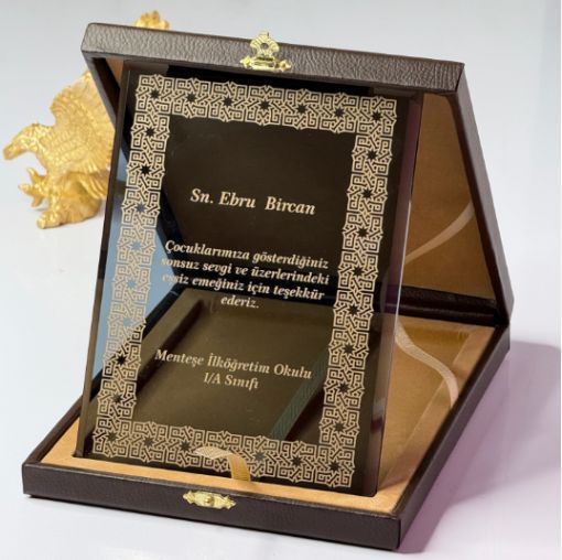 Füme Plaket, Füme Plaket Çeşitleri, Koyu Renk Kristal Plaket, Siyah Kristal Plaket, Beyaz Kristal Plaket, Süblimasyon Beyaz Kristal Plaket, Süblimasyon Siyah Kristal Plaket, Süblimasyon Füme Kristal Plaket, Bursa Siyah Plaket Çeşitleri, Bursa Beyaz Plaket Çeşitleri, Bursa Füme Plaket Çeşitleri, Füme Plaket Baskı, Beyaz Plaket Baskı, Siyah Plaket Baskı, Renkli Kristal Plaket Baskı