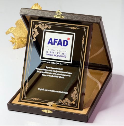 Füme Plaket, Füme Plaket Çeşitleri, Koyu Renk Kristal Plaket, Siyah Kristal Plaket, Beyaz Kristal Plaket, Süblimasyon Beyaz Kristal Plaket, Süblimasyon Siyah Kristal Plaket, Süblimasyon Füme Kristal Plaket, Bursa Siyah Plaket Çeşitleri, Bursa Beyaz Plaket Çeşitleri, Bursa Füme Plaket Çeşitleri, Füme Plaket Baskı, Beyaz Plaket Baskı, Siyah Plaket Baskı, Renkli Kristal Plaket Baskı